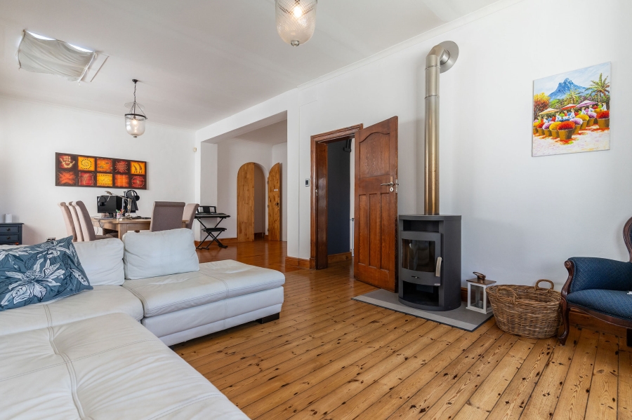 5 Bedroom Property for Sale in Fresnaye Western Cape